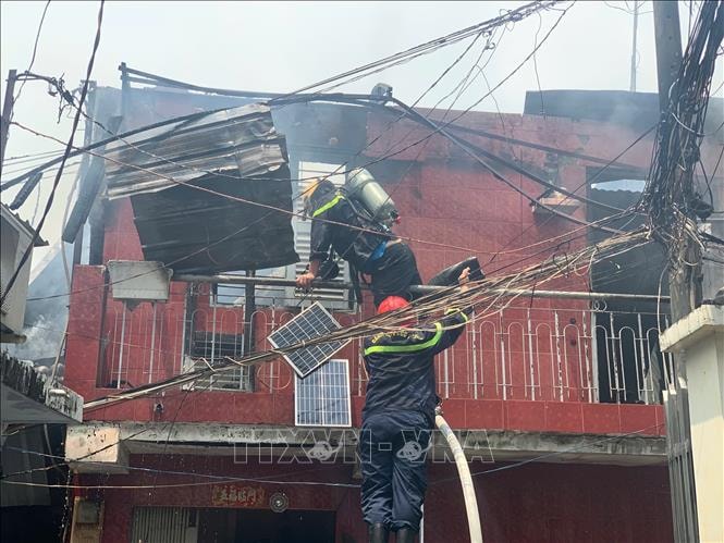 Cháy nhiều căn nhà trong hẻm tại TP Hồ Chí Minh