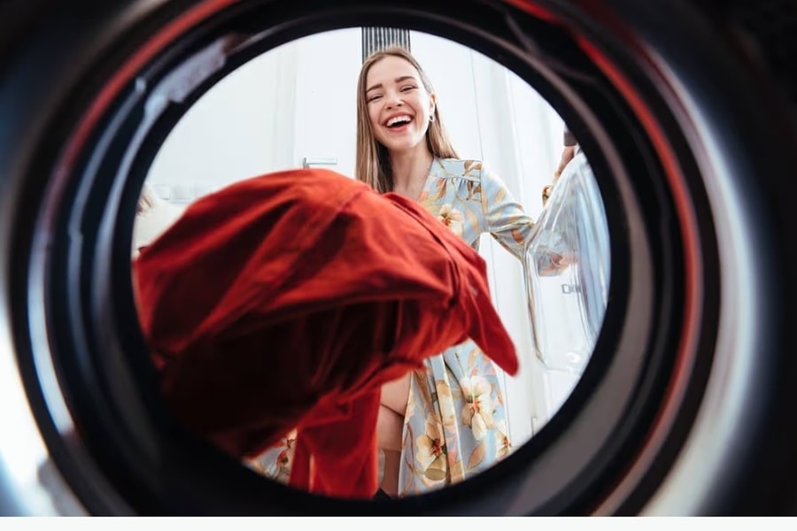 Tiết kiệm điện máy sấy quần áo bằng khăn tắm