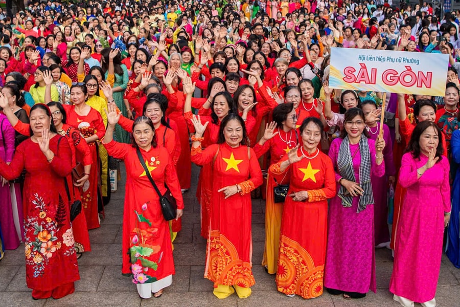 Hơn 58.000 người đồng diễn áo dài tại TP HCM