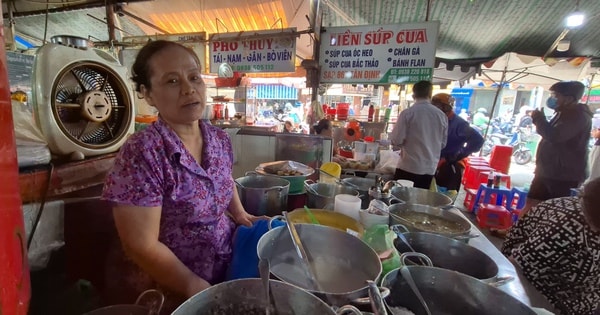 Chủ sạp chè hơn 50 năm ở chợ Tân Định tiết lộ lý do giữ giá bán nhiều năm