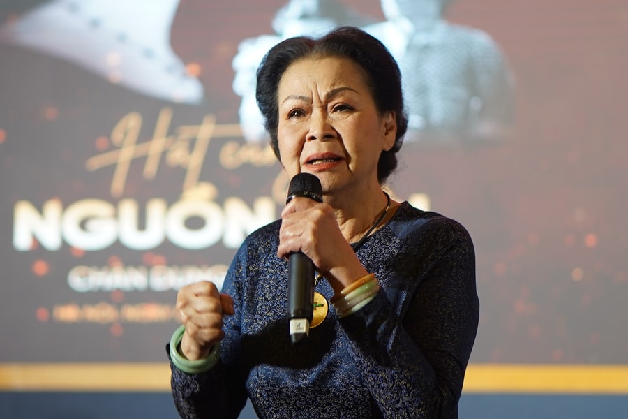 Khánh Ly ra mắt sách