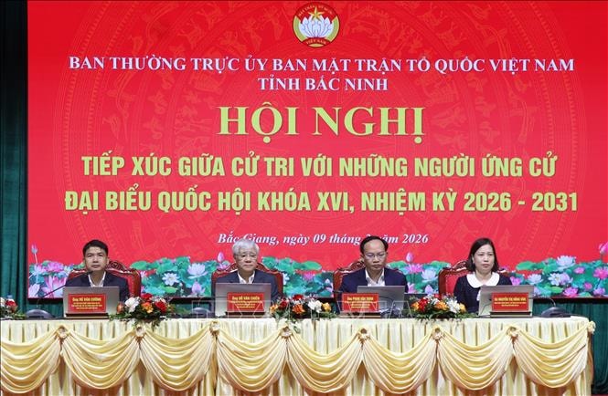 Phó Chủ tịch Thường trực Quốc hội Đỗ Văn Chiến và các ứng cử viên tiếp xúc cử tri tại tỉnh Bắc Ninh