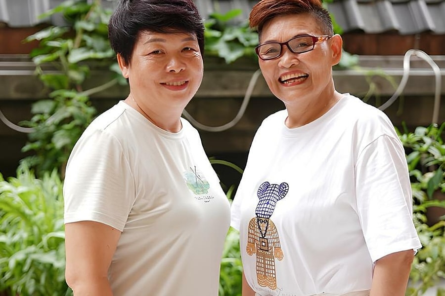 Hai người phụ nữ góp tiền mua nhà, sống chung sau ly hôn