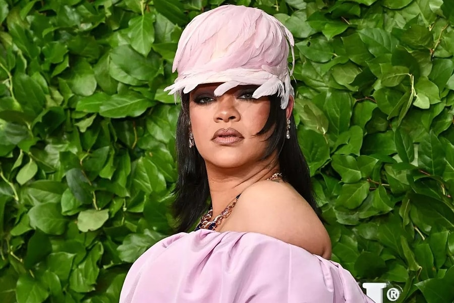 Nhà của Rihanna bị bắn