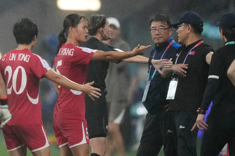 Triều Tiên định bỏ dở trận đấu Trung Quốc ở Asian Cup nữ