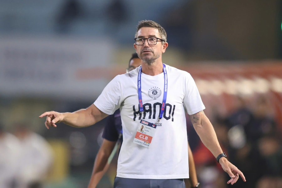 HLV Harry Kewell nổi cáu với luật 8 giây ở V-League