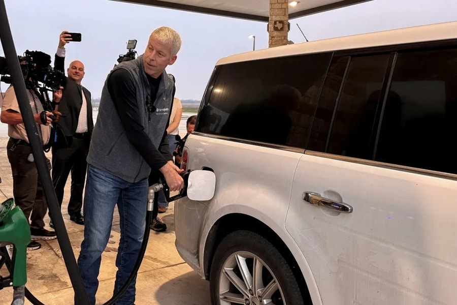 Mỹ nêu kế hoạch giải tỏa Eo biển Hormuz để giảm giá xăng dầu