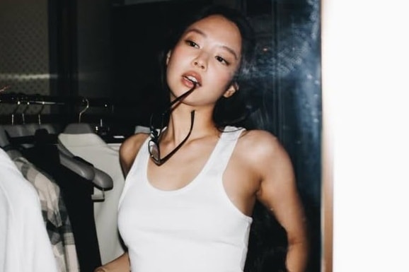 Jennie cầu xin khán giả