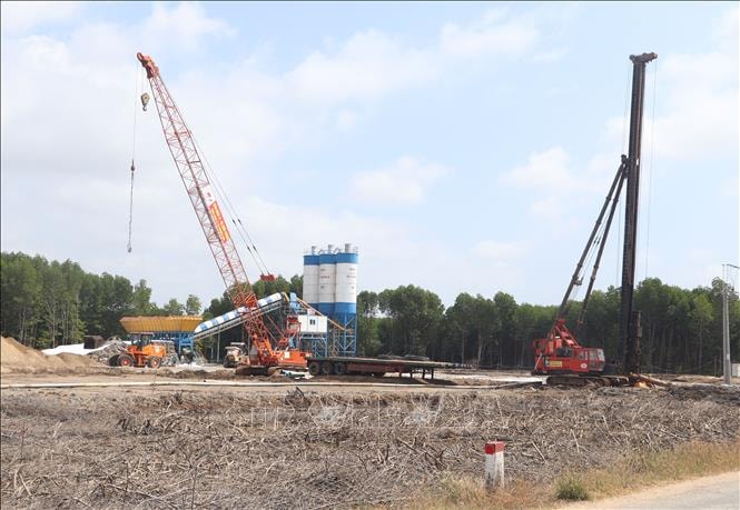 Gỡ vướng nguồn cung vật liệu cho cao tốc Cà Mau - Đất Mũi