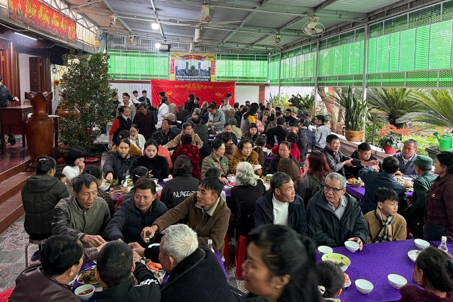 Mâm cỗ 'gà bay' báo công tổ tiên dòng họ ở Nghệ An