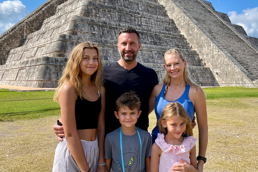 Hối hận sau 5 năm đưa con đi khắp thế giới