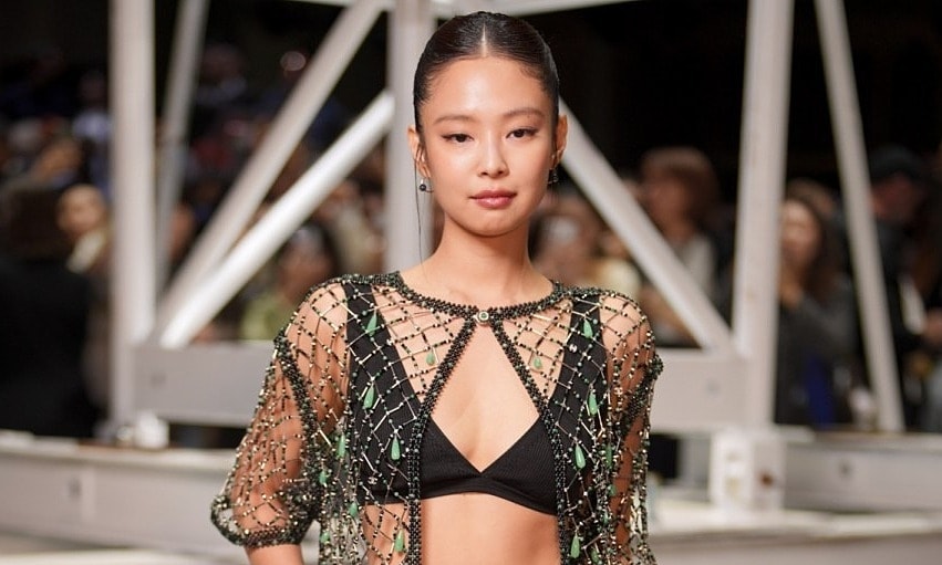 Jennie mặc như không bên dàn sao show Chanel