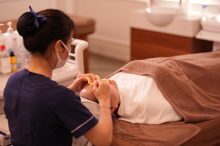 Viêm da tiếp xúc do dùng kem 'trị nám gia truyền'