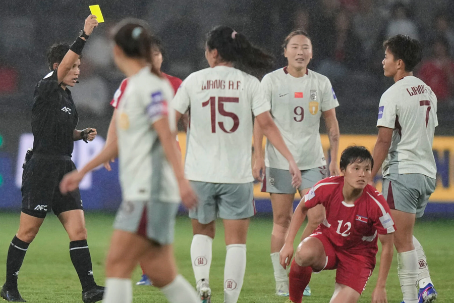 Trọng tài Việt Nam gây tranh cãi ở trận nữ Triều Tiên thua Trung Quốc