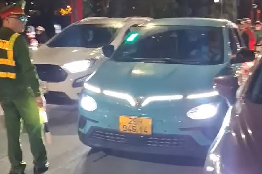 Tài xế taxi say rượu, gây tai nạn