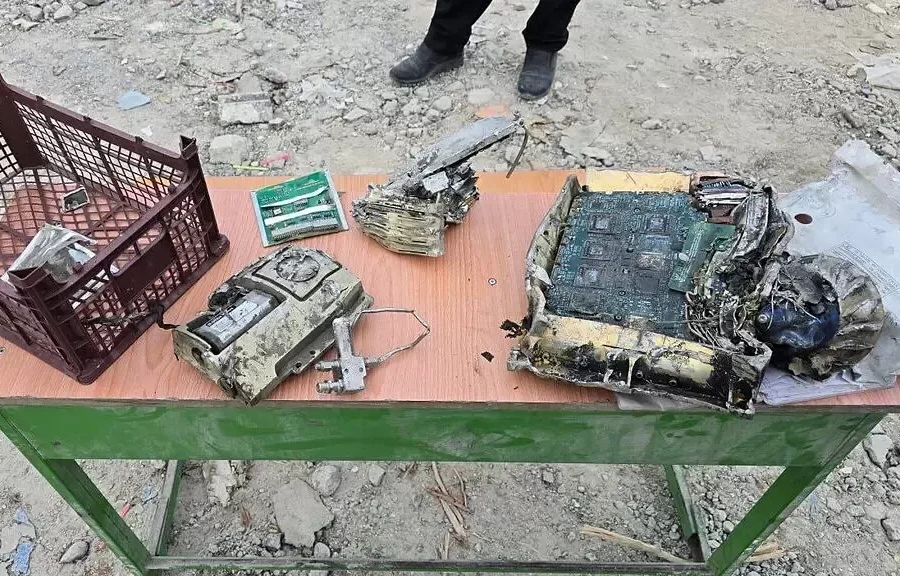 Iran trưng bày mảnh vỡ 'tên lửa Mỹ' lao xuống trường nữ sinh