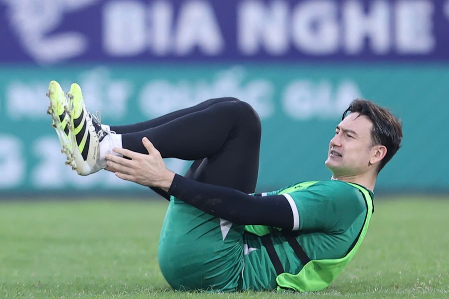 HLV Kim Sang-sik quyết định lạ: Ngôi sao U23 Việt Nam cạnh tranh 3 Việt kiều