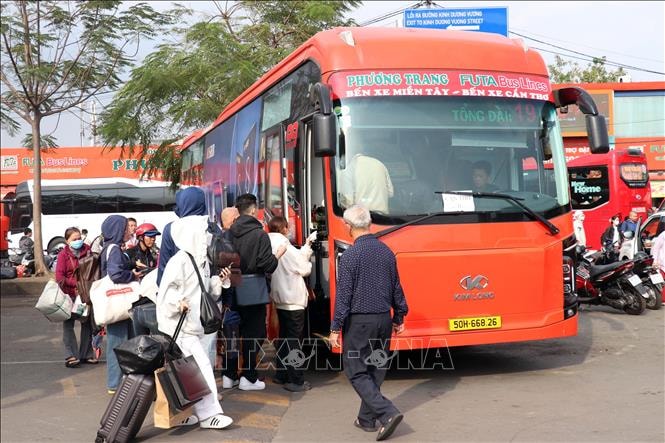 Nhiều hãng xe lớn vẫn giữ nguyên giá vé trước biến động giá nhiên liệu