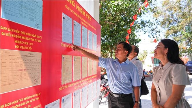 Quan tâm đến các chính sách phát triển kinh tế - xã hội vùng biên giới, biển đảo