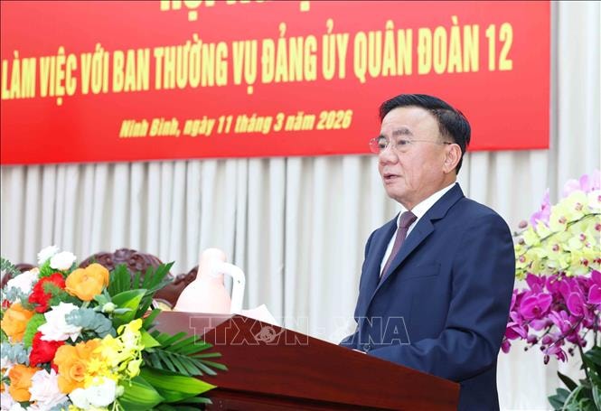 Thường trực Ban Bí thư Trần Cẩm Tú chủ trì làm việc với Ban Thường vụ Quân đoàn 12