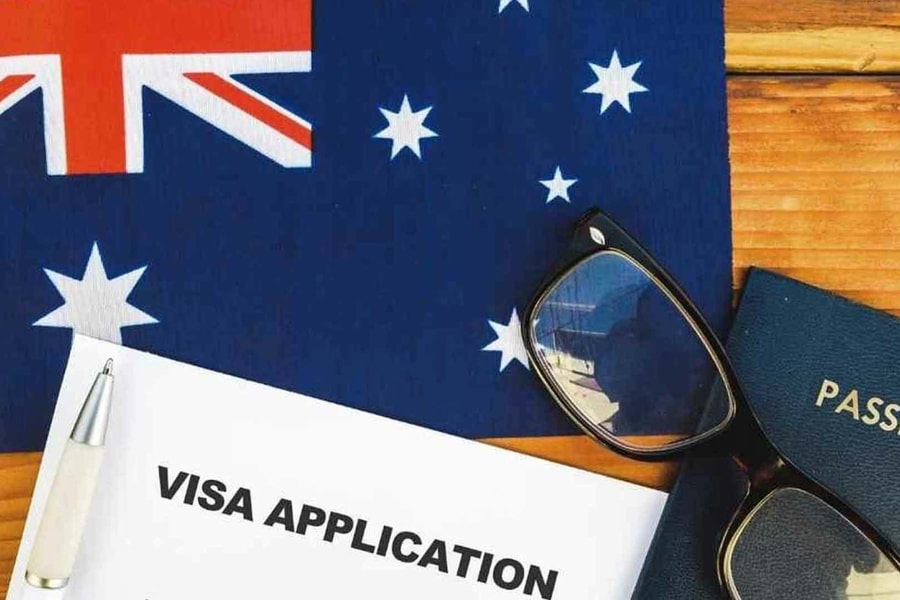 Hứa hẹn 'bao đậu visa' cho khách Việt có đáng tin?