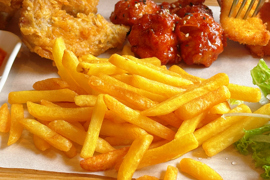 5 thực phẩm dễ khiến mắt lão hóa sớm