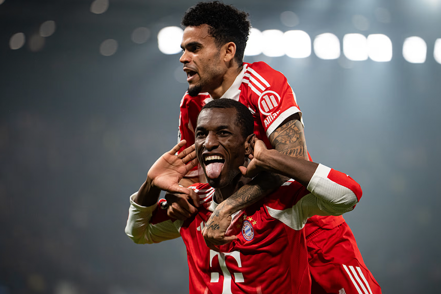 Bayern đặt một chân vào tứ kết Champions League