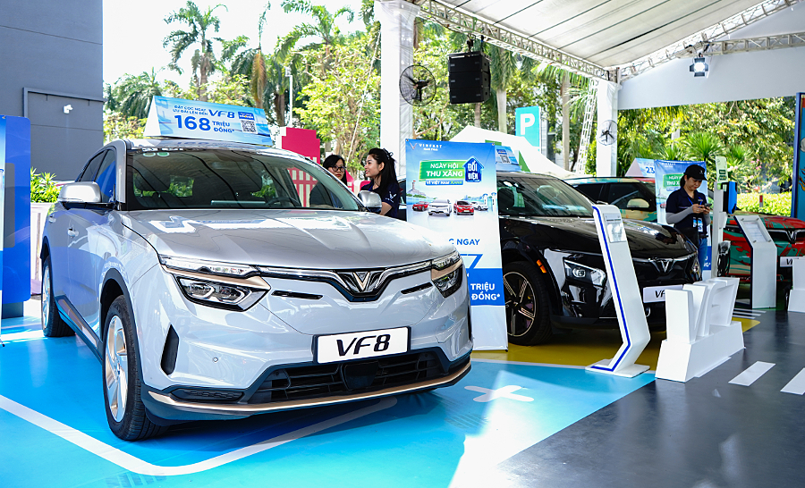 Vingroup hỗ trợ người dùng 'thu xăng - đổi điện'