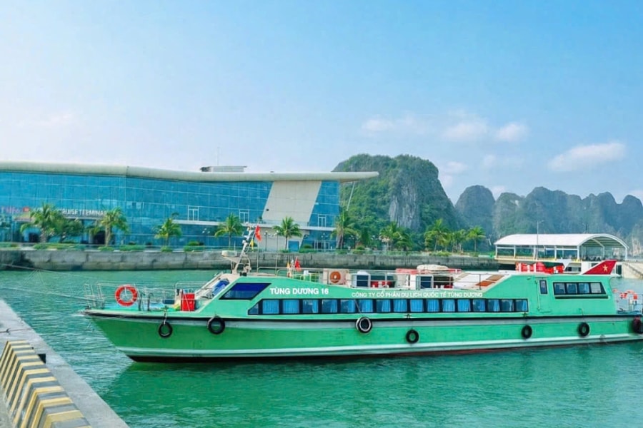 Tăng giá vé, dồn chuyến các tuyến ra đảo ở Quảng Ninh