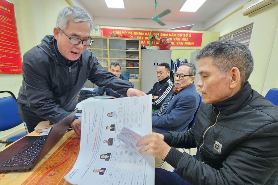 Lá phiếu cử tri sẽ chọn người đủ đức, đủ tài vào Quốc hội và HĐND