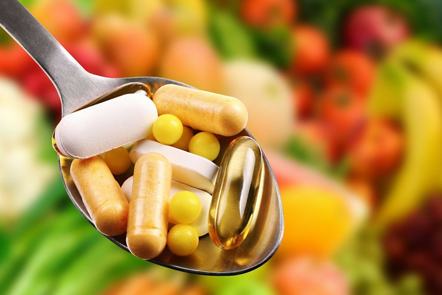 Suy thận trở nặng sau khi bỏ thuốc để uống vitamin, dầu cá