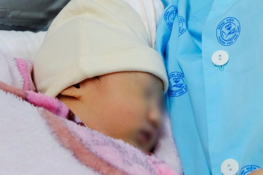 Thai phụ sốc phản vệ sau bữa ốc, bác sĩ mổ khẩn cứu con