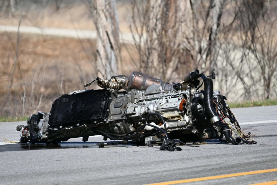 Động cơ văng khỏi ôtô sau tai nạn, tài xế tử vong