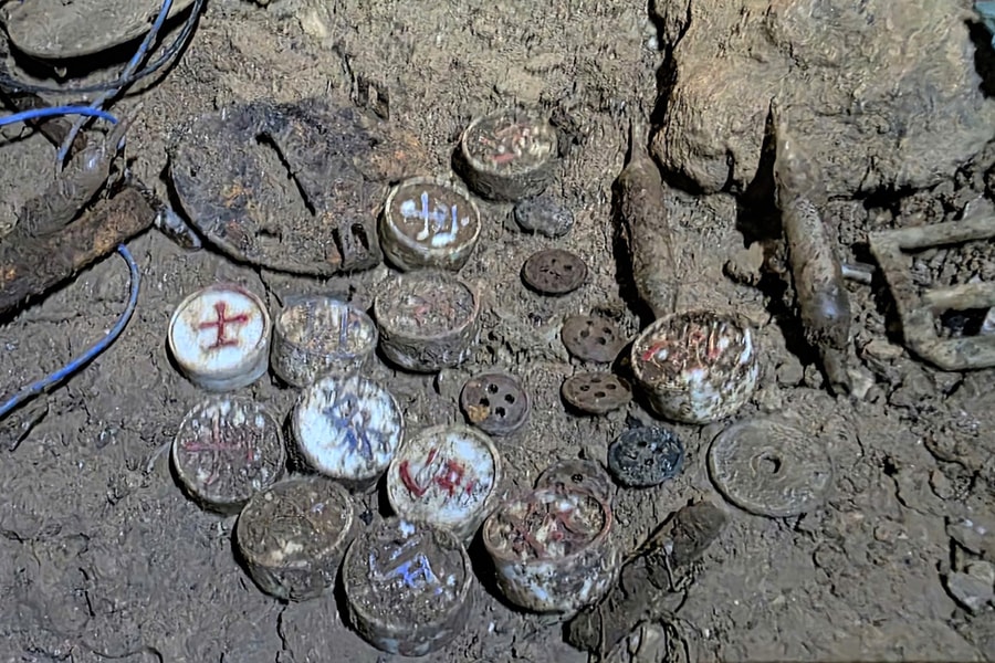 Tìm thấy hài cốt liệt sĩ cùng bộ cờ tướng trong hang đá