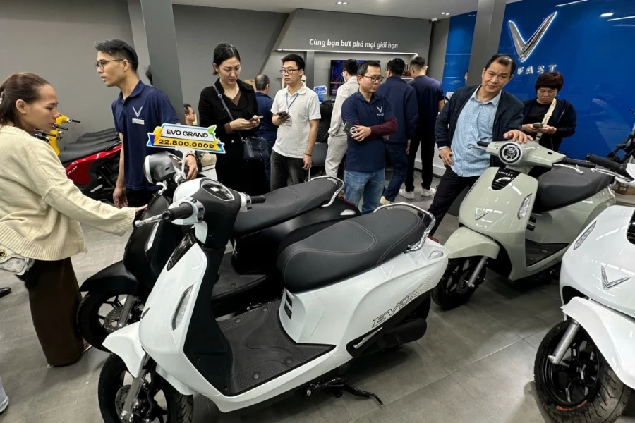 Xe máy điện nào an toàn cho người lớn tuổi?