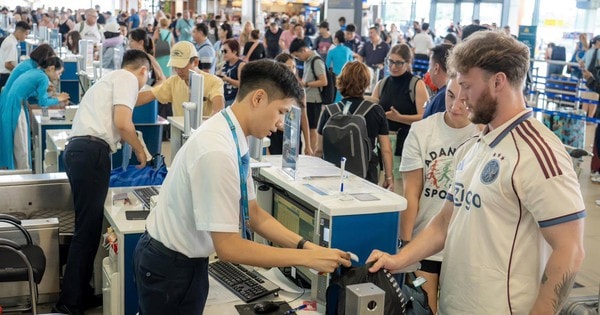 Giá vé máy bay trước áp lực nhiên liệu: Không dồn hết gánh nặng lên hành khách