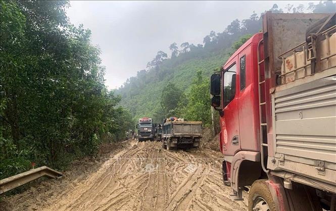 Gia tăng lấn chiếm hành lang an toàn trên Quốc lộ 14D