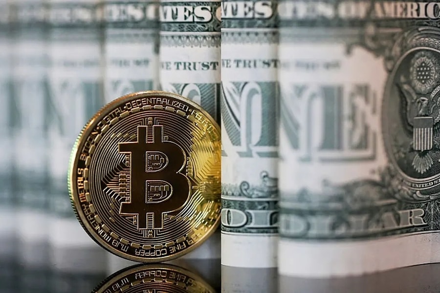 Bitcoin vẫn bị bán tháo dù giá neo trên 70.000 USD