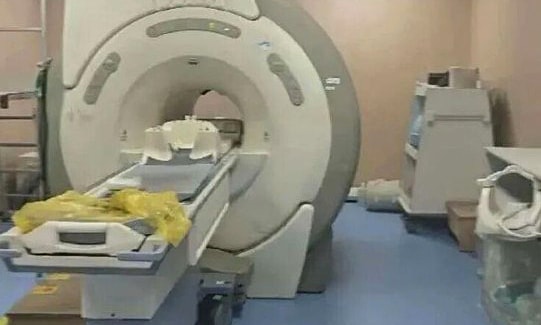 Bác sĩ bỏ quên bệnh nhân 6 tiếng trong máy chụp cộng hưởng từ