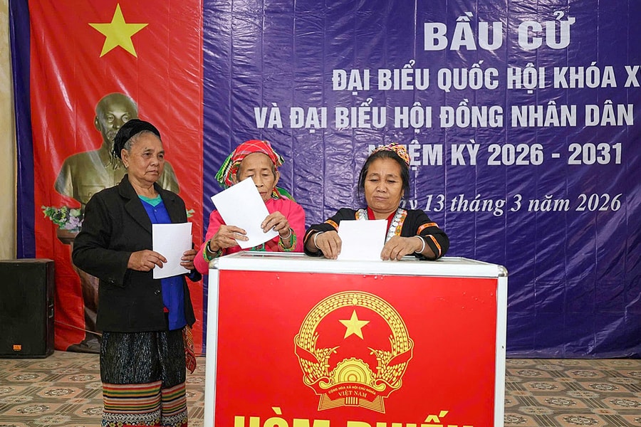 Gác việc nương rẫy, người dân miền núi Nghệ An đi bầu cử sớm