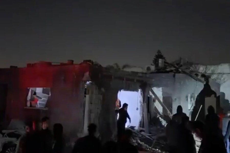 Tên lửa Iran lao xuống Israel, hơn 60 người bị thương