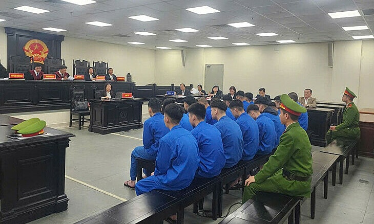 Nhóm 'trẻ trâu' cầm đinh ba, tuýp sắt vô cớ đâm người đi đường