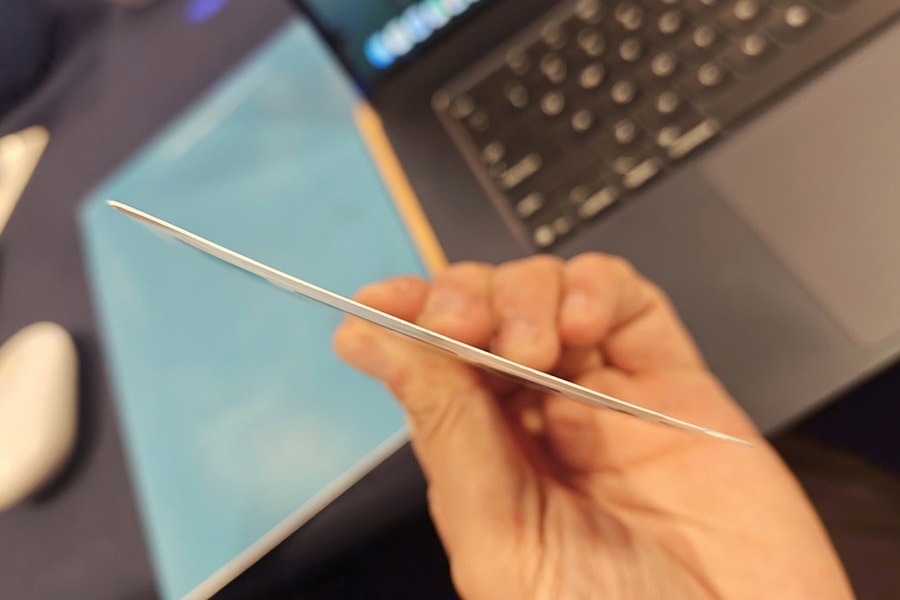 Pin điện thoại Honor mỏng như thẻ ATM lộ diện ở Việt Nam