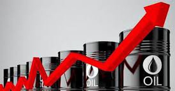 Giá dầu thế giới hôm nay 13/3: Tăng mạnh trên 102 USD/thùng, kéo theo giá xăng trong nước