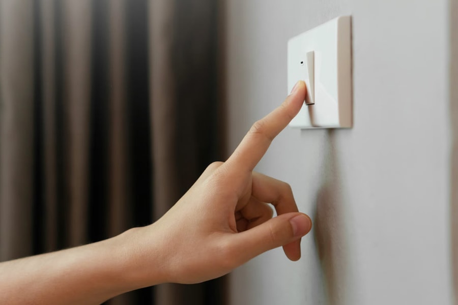 Vì sao không cần 'ra khỏi phòng là tắt đèn'?