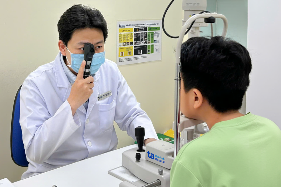 Nhỏ thuốc gia truyền có hết cận thị không?