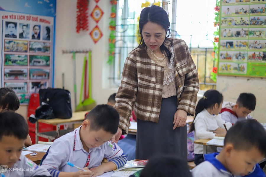 Nhóm giáo viên hợp đồng nào được tăng lương theo lương cơ sở?