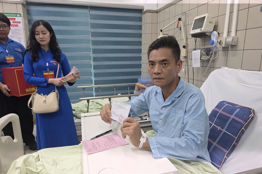 Những cử tri hoàn thành trọn vẹn quyền bầu cử trên giường bệnh