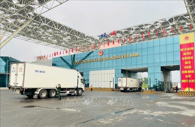 Thông quan ngày cuối tuần giúp giảm áp lực tồn kho hàng hóa