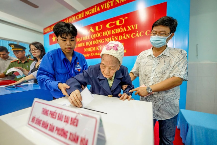 Những lá phiếu đầy trách nhiệm của 'cử tri đặc biệt' tại TP Hồ Chí Minh